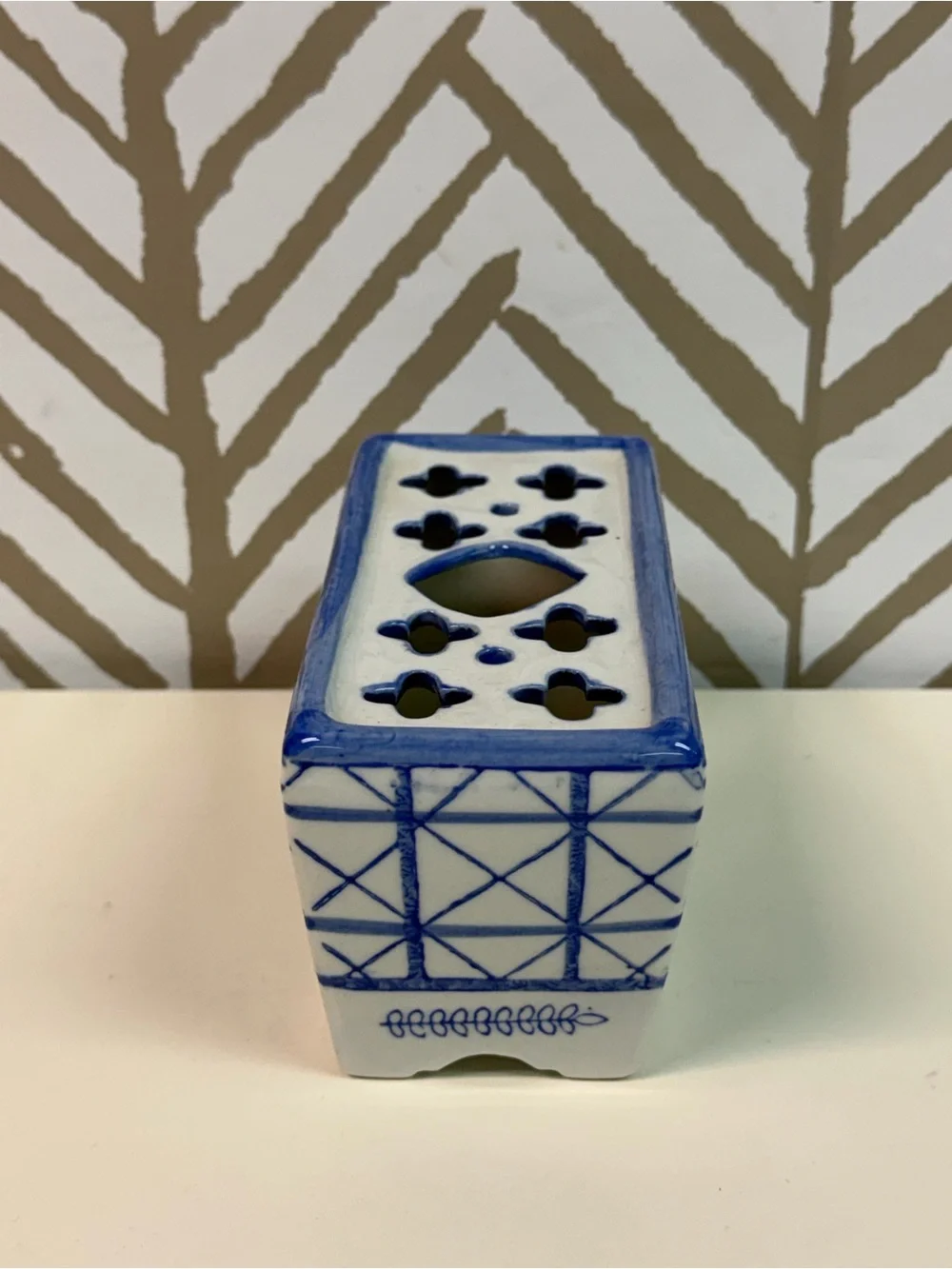 Vintage Blue & White Unbranded Porcelain Faience Frog Brick Vase